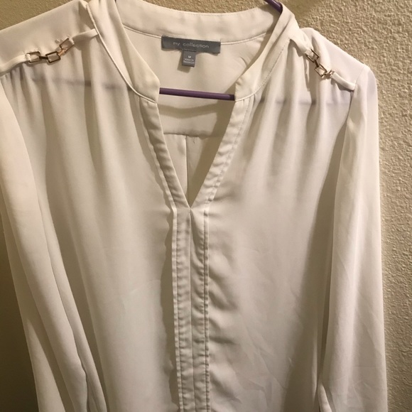 White blouse - Picture 1 of 2